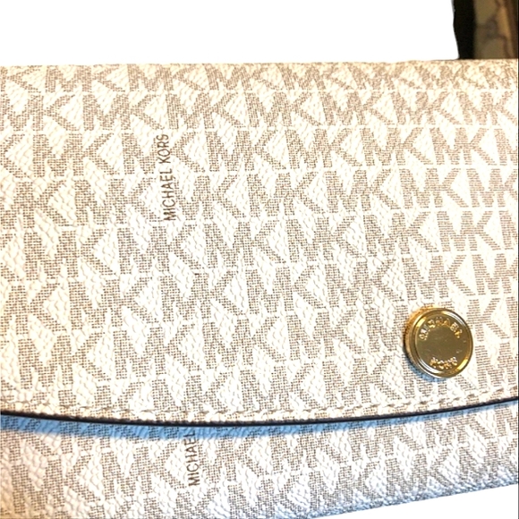 MICHAEL KORS JULIANA MONOGRAM VANILLA 3 PIECE WALLET SET NWT - Picture 5 of 6
